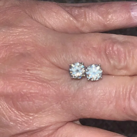 Brand new Moissanite 2.0 carat .925 Studs - Picture 3 of 9